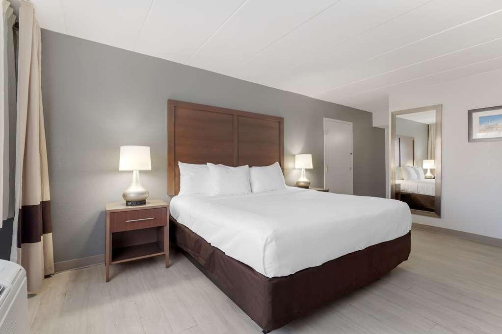 Clarion Hotel & Suites BWI Airport North Brooklyn Park Room photo