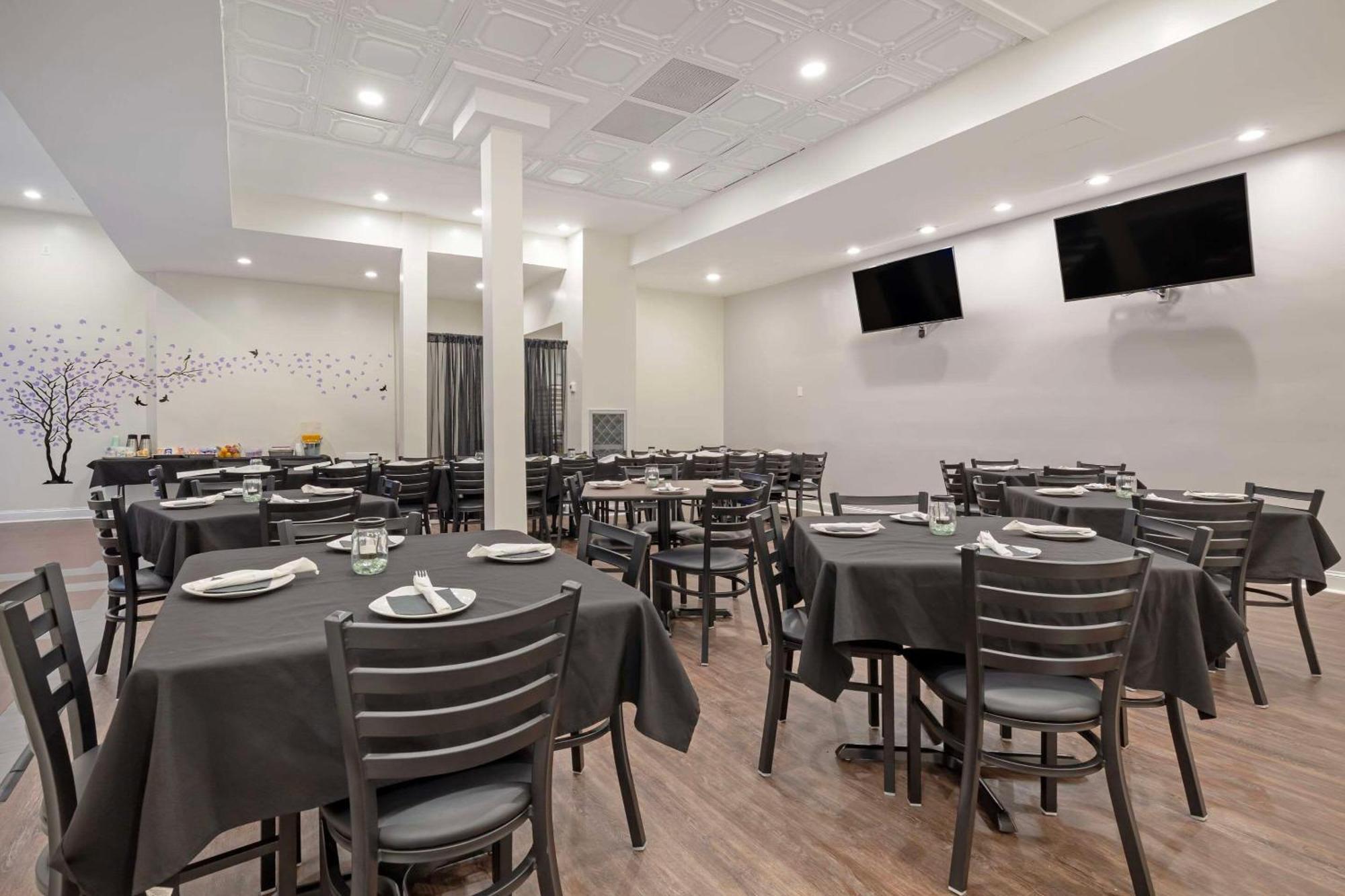 Clarion Hotel & Suites BWI Airport North Brooklyn Park Exterior photo