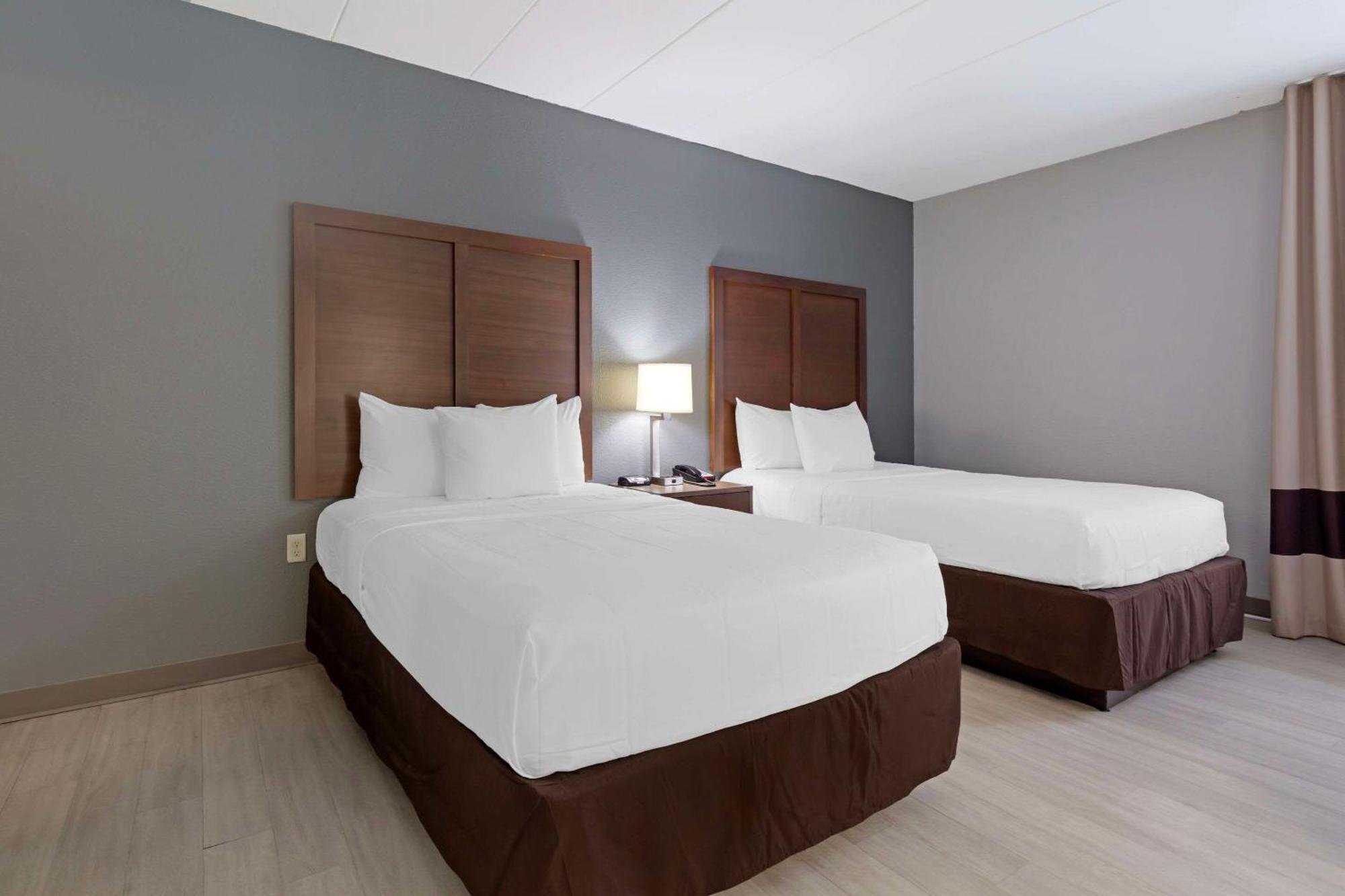 Clarion Hotel & Suites BWI Airport North Brooklyn Park Exterior photo