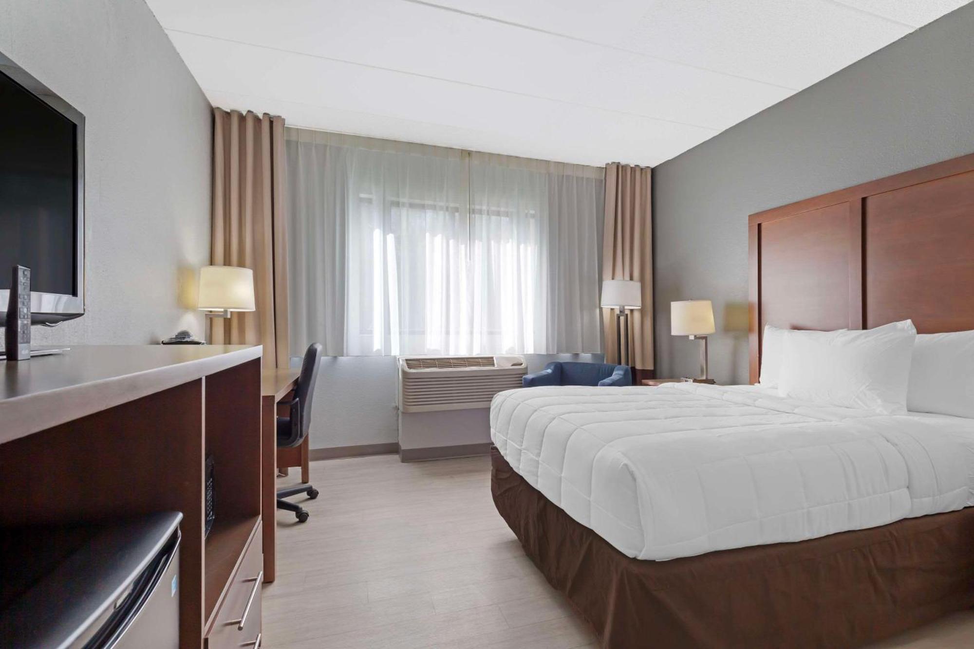 Clarion Hotel & Suites BWI Airport North Brooklyn Park Exterior photo