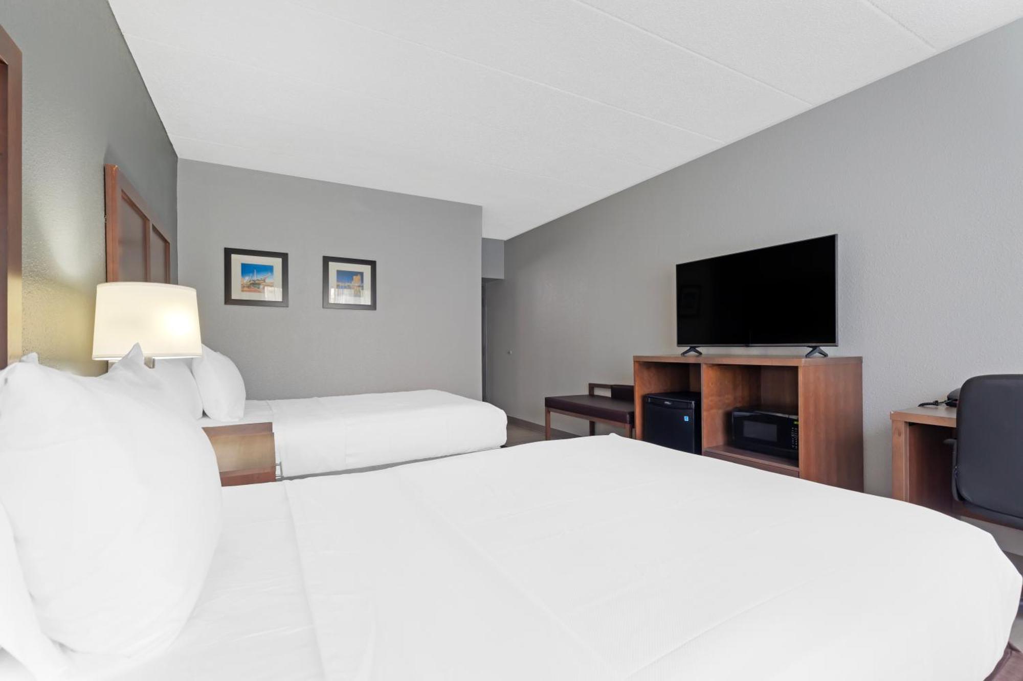 Clarion Hotel & Suites BWI Airport North Brooklyn Park Exterior photo