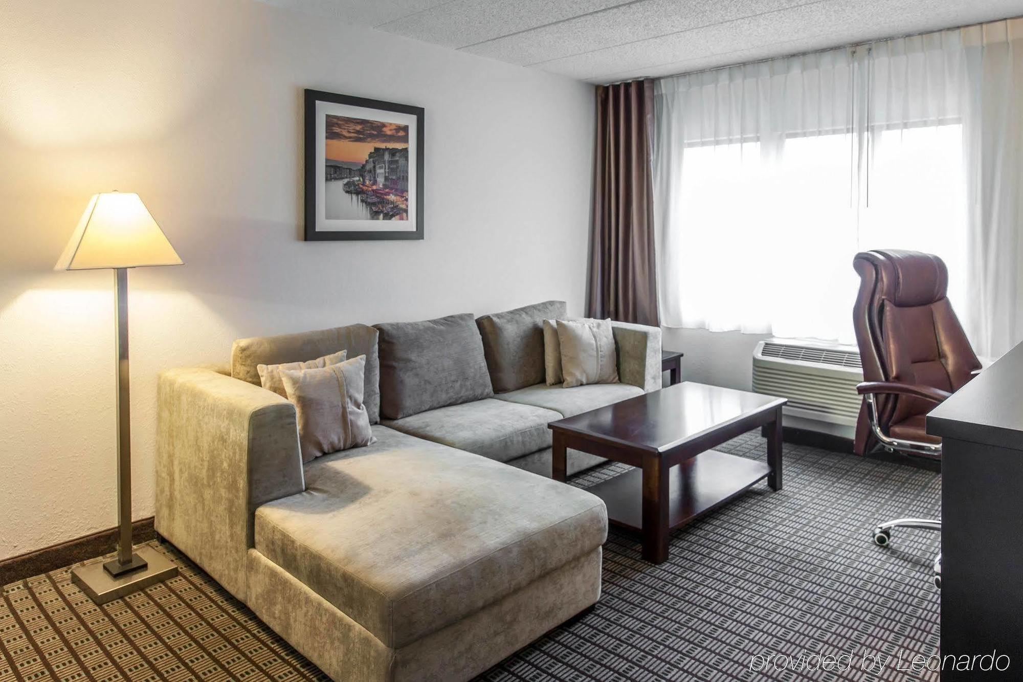 Clarion Hotel & Suites BWI Airport North Brooklyn Park Exterior photo